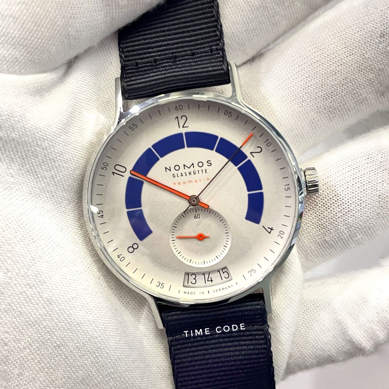 NOMOS GLASHUTTE AUTOBAHN NEOMATIK DATE POWER RESERVE